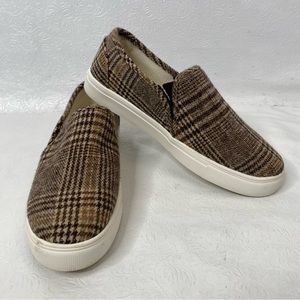 Magellan brown plaid Slip-ons women’s Size 9B